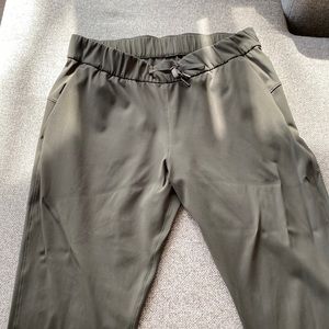 On the fly, Lululemon size 10